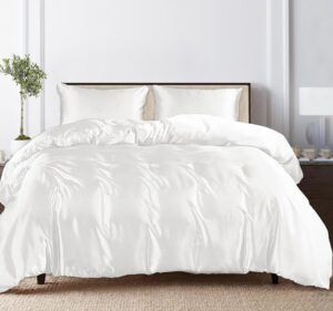 white lovely bedsheet